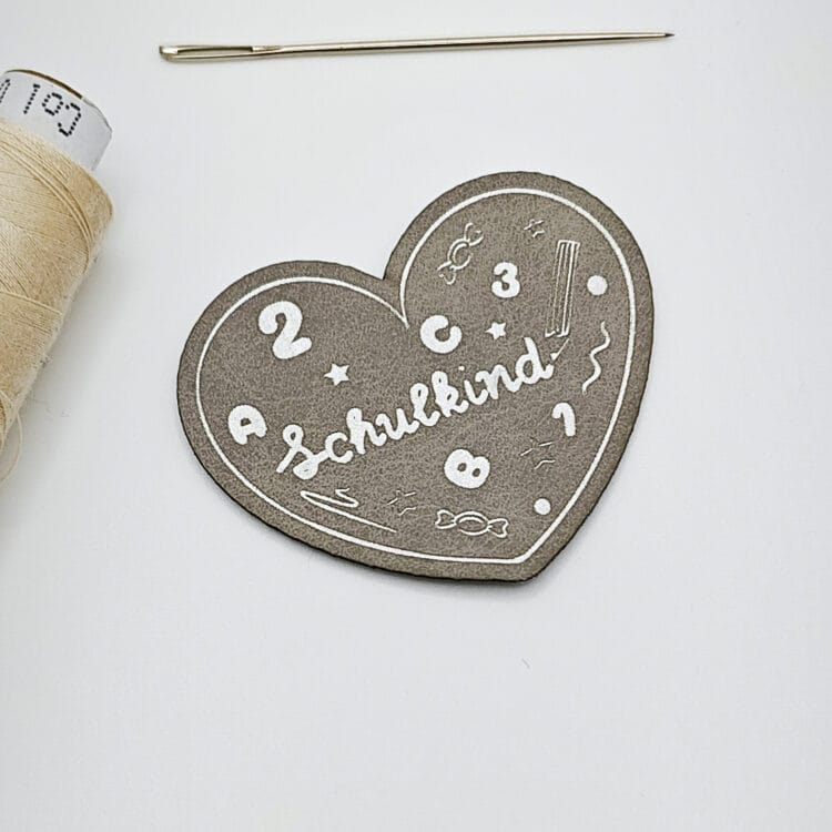 Kunstlederlabel "Schulkind Herz"