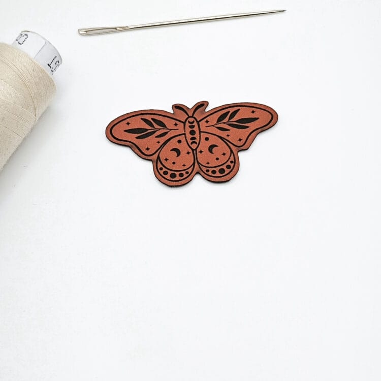 Kunstlederlabel "Mandala Falter"