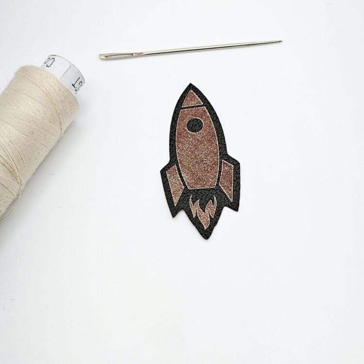 Kunstlederlabel "Rakete"