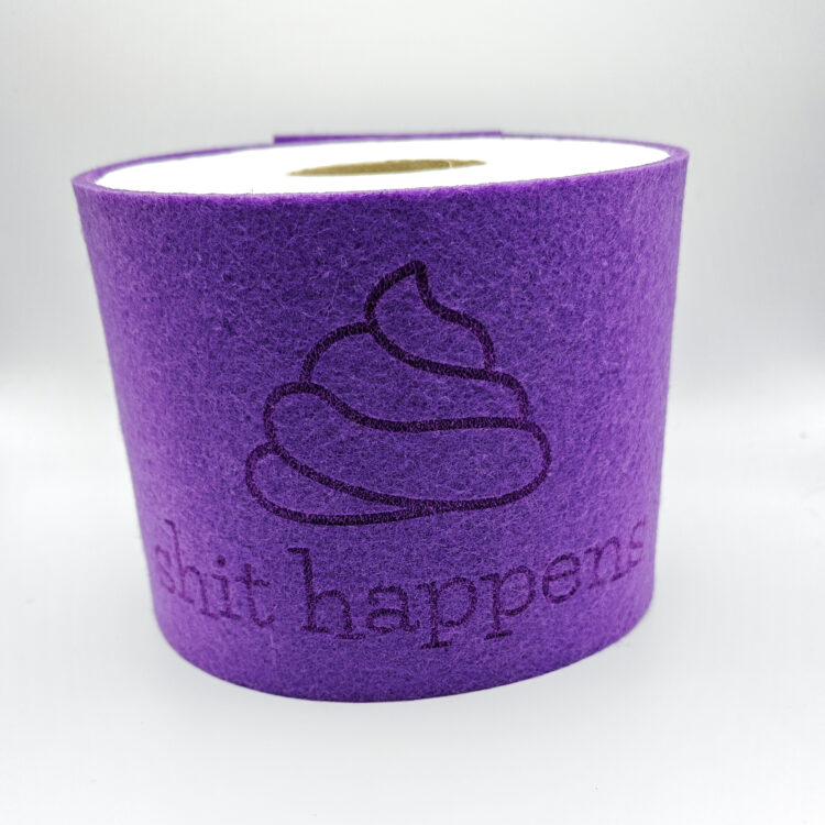 Filzrohling Klorollencover mit Lasergravur "shit happens"