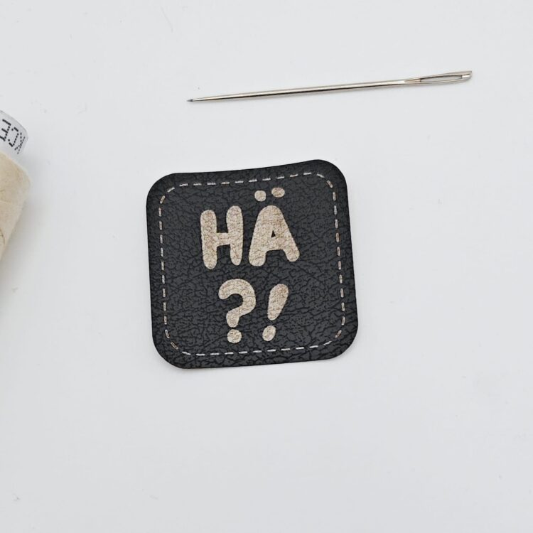 Kunstlederlabel "HÄ?!"