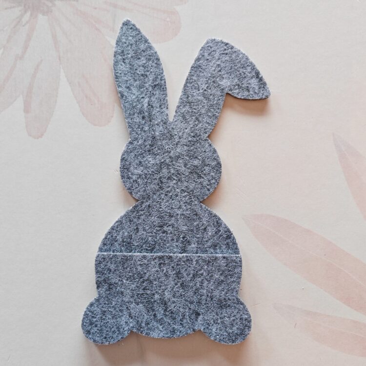 Filzrohling Hase mit aufgesetzter Tasche 24 x 13,5cm