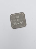 Kunstlederlabel „heute ist alles doof“