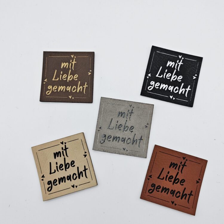 Kunstlederlabel "mit Liebe gemacht"