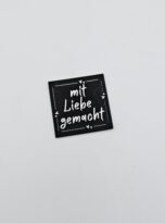 Kunstlederlabel „mit Liebe gemacht“