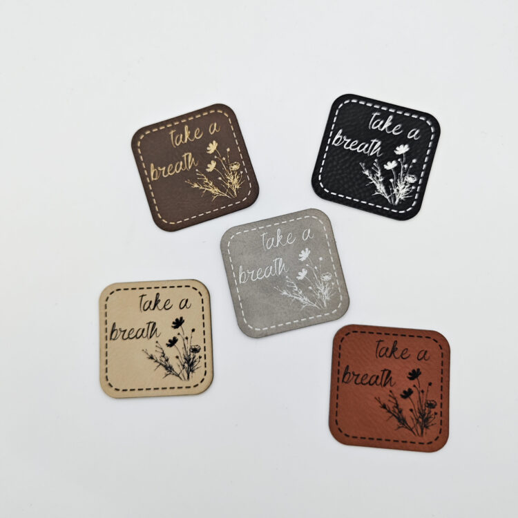 Kunstlederlabel "take a breath"